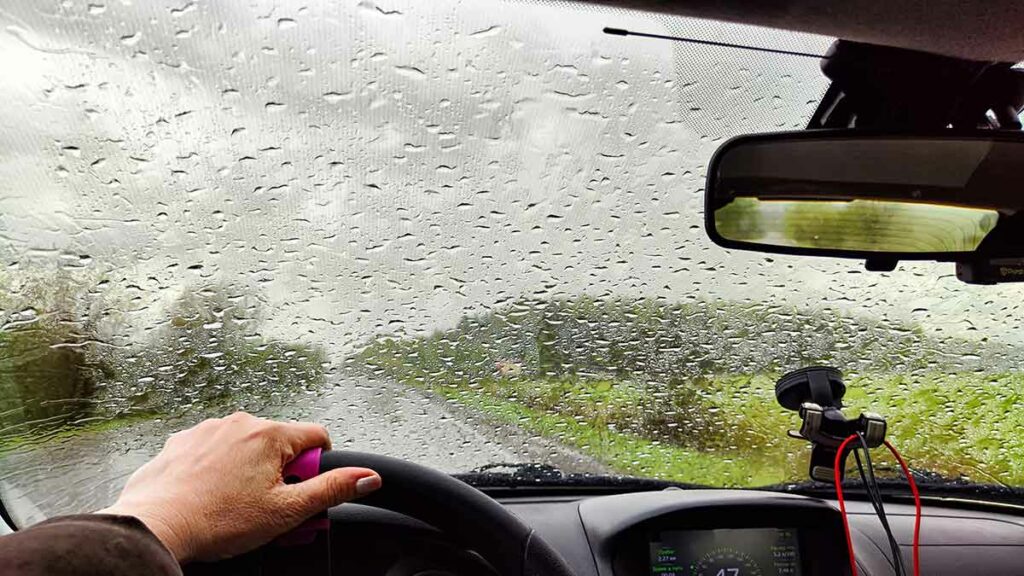 Driving-Safety-Tips-for-Summer-Thunderstorms